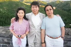 郎朗：北漂学钢琴被父亲逼跳楼，成名后他给西瓜小贩在北京买房图片