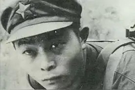 对越反击战时，我军爆破筒常被越军推出堡垒，一战士想到了好办法图片