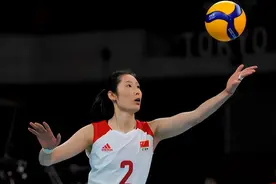 女排队长朱婷喜迎恋情，男方高大帅气颜值在线，2人在一起很般配图片