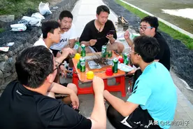 高考结束，大多进KTV酒吧发疯，他们为啥十天后才聚一起吃烧烤图片