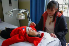 宝宝出生后不哭不闹除了吃就是睡，妈妈以为孩子乖，5个月后心碎图片