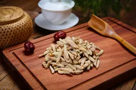 此物叫麦冬，有人恨来有人爱，一到春天就有人去挖，认识下不吃亏图片