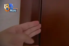 锁了门跟没锁一样，儿子一拉大门就开图片