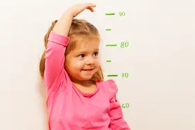 女孩身高能长到几岁？过来人经验：这个年龄没到150，今后长不高图片