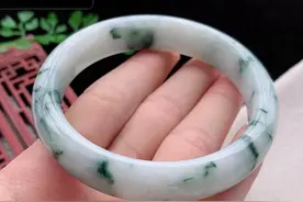 270.飘花翡翠的收藏价值图片