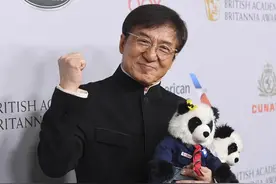 港台明星爱国瞬间：周杰伦和网友硬刚，成龙怒吼不爱国请走图片