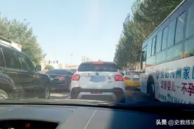 六十岁以上的老年人，到底适不适合开车？图片