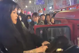 被打三轮车阿姨女儿还原事件始末：家境贫寒的16岁女孩，率先发难图片