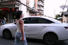 节孝巷(纪录片)，一条有故事有历史的小巷。昆明一颗印四合院古建筑，至今还能在这里看到。图片