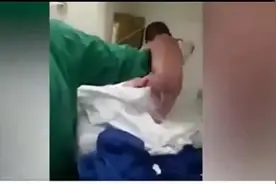 “奇迹新生儿”走红，出生几分钟衣服没穿就跑，专家：老天爷给的图片