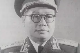 详述1955年9月贵州军区各军分区司令员的授衔图片