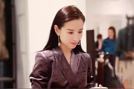 董洁是缺爱的，看看她跟儿子的相处细节就知道了图片