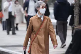 看街拍开眼界，日本奶奶的“冬季穿搭”当属第一，自然又有气质图片