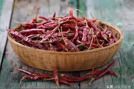 为何市场上的干辣椒没有头？了解真相，原来是使用了“障眼法”图片