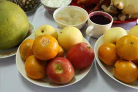 大年初一，不管贫穷与富贵，家中记得摆6种吉祥果，寓意大吉大利图片