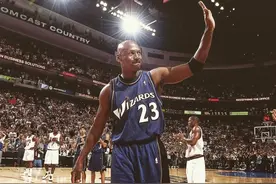 “我退役那年，半个联盟都为我送行”，NBA仅3人有退役巡演图片