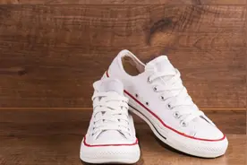 新买的鞋子穿起来有些挤脚怎么办？鞋店老板教你这5招，轻松解决图片