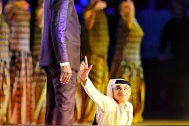 世界杯开幕式上，有个了不起的“半身男孩”图片