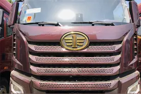 一汽解放J6V金标牵引车 超宽双人卧铺 最大600马力 B10寿命150万公里图片