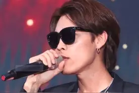 当年靠1首歌身价上亿的广东雨神，开豪车住别墅，后来怎样了？图片