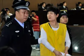 吴英的覆灭史：炒作成的亿万富姐，仍欠下5.9亿，狱中起诉离婚图片