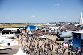 歼-20、歼-10CE、枭龙、轰-6K…亮相巴黎航展的国产飞机“方阵”图片