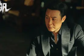 《狂飙》里最难的一家人，老头被黑社会害死，傻儿子被村里人利用图片