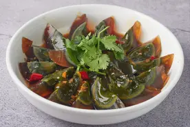 凉拌皮蛋，调料是关键，切记多放3味料，滑嫩鲜香，不腥不苦不涩图片
