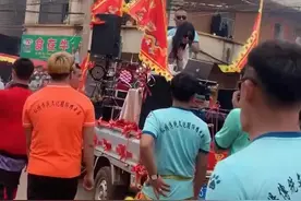 最近广东年例最火就是湛江游神女神dj打碟图片