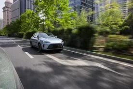 无限接近L3级智驾，轻松“拿捏”城市道路！|试驾问界M5智驾版图片