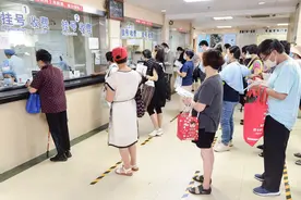 卫健局副局长索要医院干股、受贿洗钱，案发后举报局长收金条图片