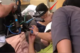 演员拍吻戏有多尴尬？伸舌头、嘴亲红、被围观…看得观众都难为情图片