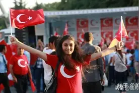 土耳其是伊斯兰国家吗？女孩出门要带头巾？图片