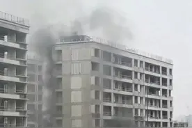 郑州融创城融溪园工地突起浓烟 遭施工方中建二局管理人员否认图片