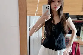 赵薇15岁爱女宿舍自拍曝光！黄发造型引热议，网友直呼：太漂亮了图片