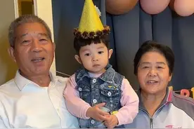 惊呆了，70多岁爸妈，给3岁女儿过生日，这是怎么回事呢？图片