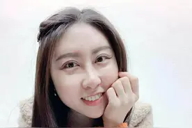 贾浅浅书法功底非常好、又长的貌美如花，网友为何阻止她进作协？图片