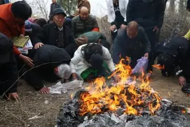 俗语“女婿莫上坟，上坟辱先人”，为何女婿不能上坟？缘由是啥？图片