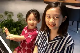 黄磊孙莉两女儿：多多16岁很成熟，多妹八岁会美颜比姐姐更有气质图片