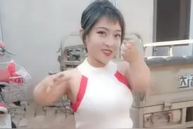 侏儒网红李会娟：身高1米，嫁1.87米河北帅哥，结婚2年遭抛弃！图片