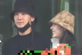 张天爱盛一伦罕见合体，穿情侣装同回女方家里，疑似恋情曝光图片