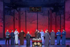 德云社跨年相声专场，郭德纲在线diss同行，岳云鹏登台成一大亮点图片