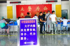 驾照到期怎么办？交警：可以不去车管所，3步就能申请更换图片