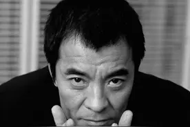 被何晴抛弃后，和杨若兮恋爱9年，刘威为何转身娶了化妆师为妻？图片