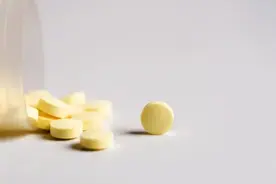 服双氯芬酸钠、去痛片、小檗碱有何危害？注意什么？哪些人不能吃图片