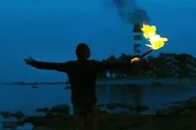 警惕你身边正义感爆棚的人图片