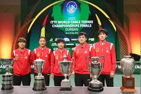 世乒赛落幕，上届女单冠军王曼昱提前淘汰，被安排展示冠军奖杯图片