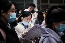 毕业生“第二次”考公机会：国家公务员补录5182人 税务系统增加大量职位图片