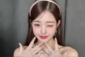 IVE张元英，花式摆造型卖萌被发现，网友：内心尴尬不？图片