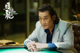 都是演“香港贼王”，任达华、梁家辉、吕良伟放在一起，差别明显图片